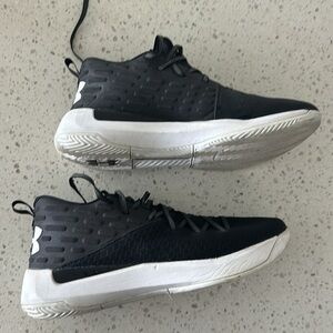 Under armour sneaker lighting women’s 10